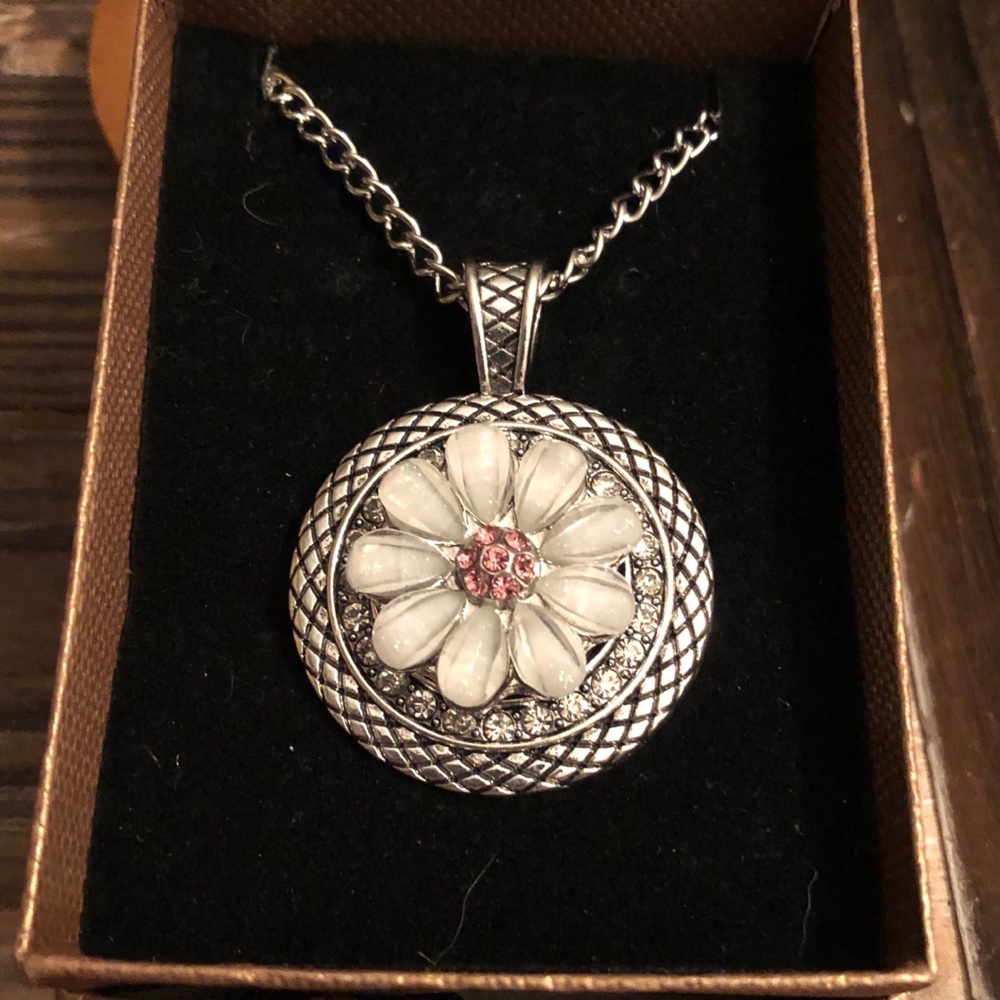 Interchangeable Snap Flower Necklace - image 1